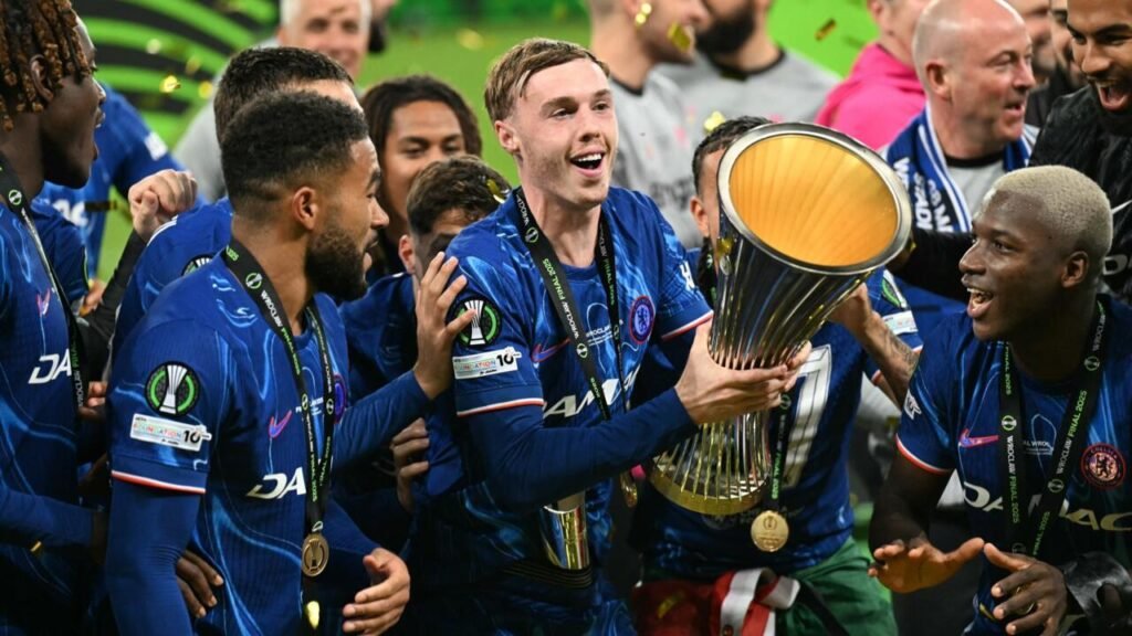 Les joueurs de Chelsea célèbrent leur triomphe historique en Ligue Europa Conférence, complétant leur palmarès européen.