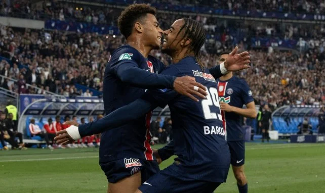 Les joueurs du Paris Saint-Germain exultent après leur victoire face à Reims. Ce triomphe en finale consacre une saison brillante et ajoute un nouveau trophée au palmarès du PSG."Coupe de France 2025."