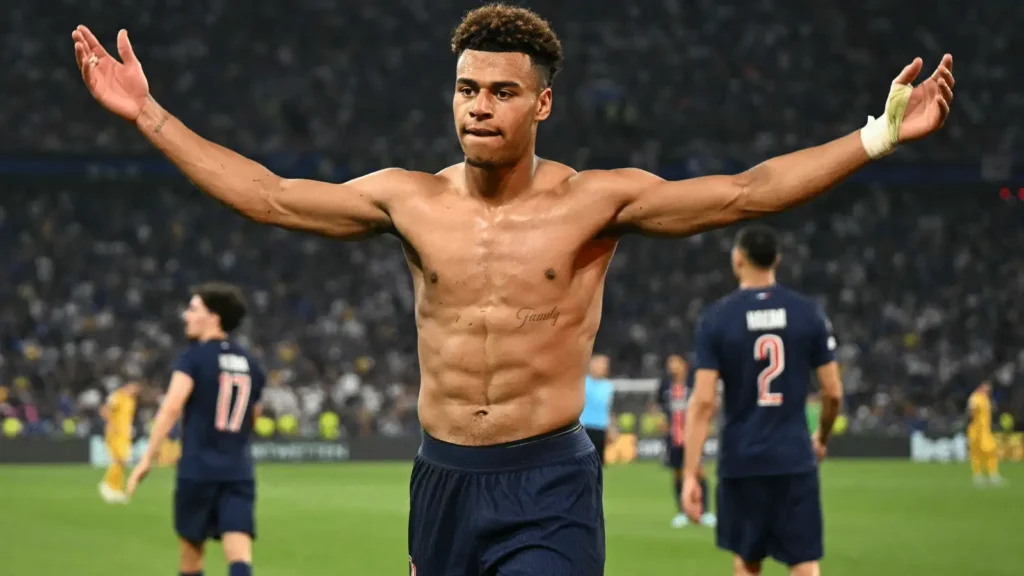 Désiré Doué célèbre un but en finale de la Ligue des champions 2025 avec le PSG