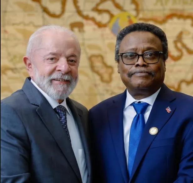 Le président Lula et Fritz Jean ensemble lors du Sommet Brésil-Caraïbes, point de départ du fonds Caraïbes BID pour le développement d’Haïti.