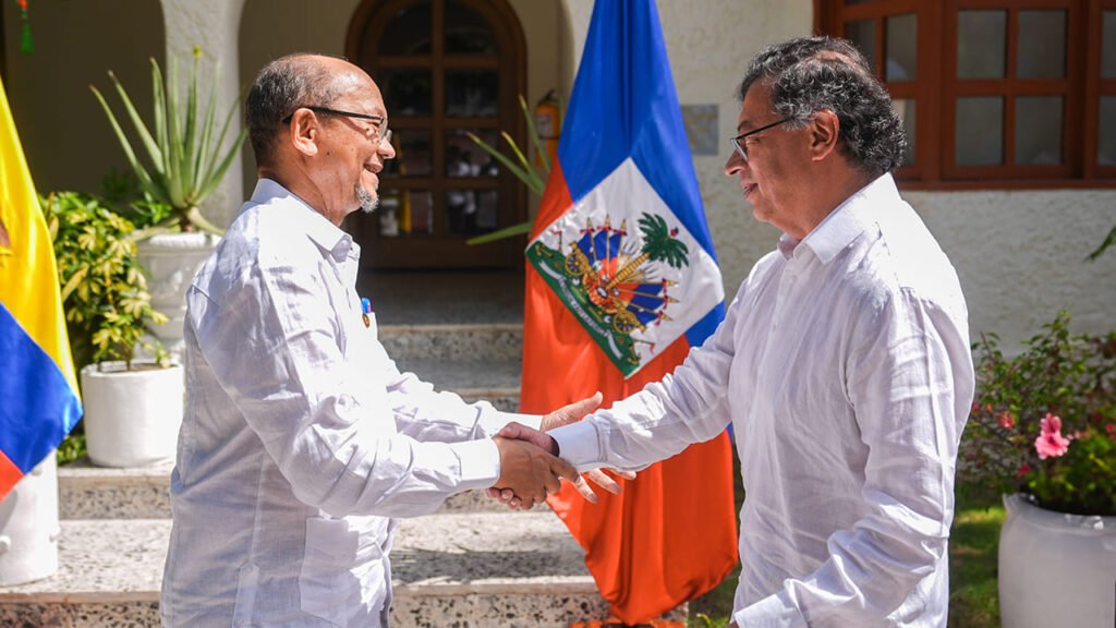 Le président colombien Gustavo Petro inaugure l’ambassade de Colombie à Port-au-Prince en juillet 2025.