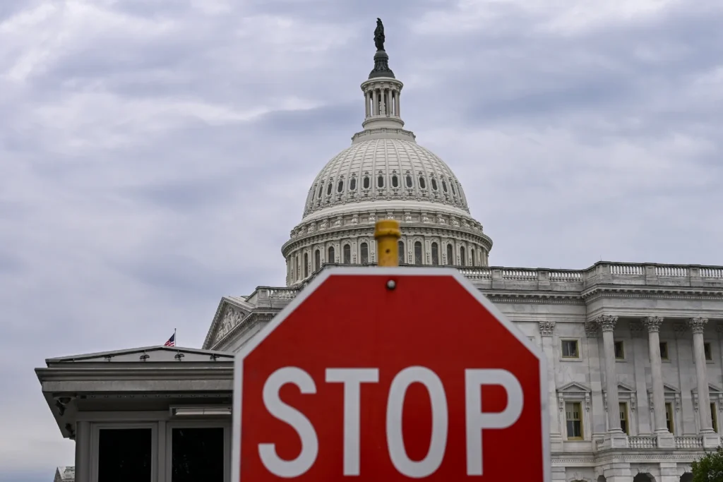 Photo du Capitole à Washington après 3 jours de shutdown, symbole du blocage budgétaire au Sénat américain.