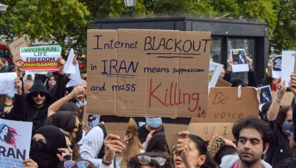 Internet et télécommunications coupés en Iran par le régime