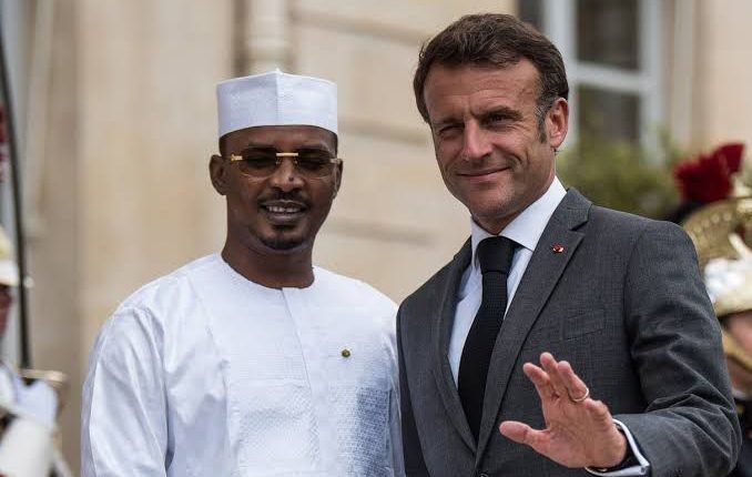 Emmanuel Macron et Mahamat Idriss Deby lors de la visite officielle à l’Élysée