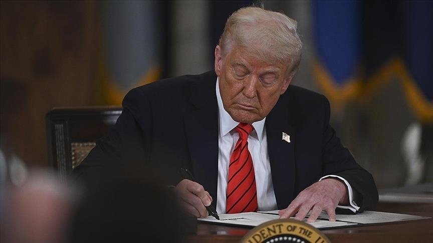 Donald Trump signe un décret protégeant les revenus pétroliers vénézuéliens aux États-Unis